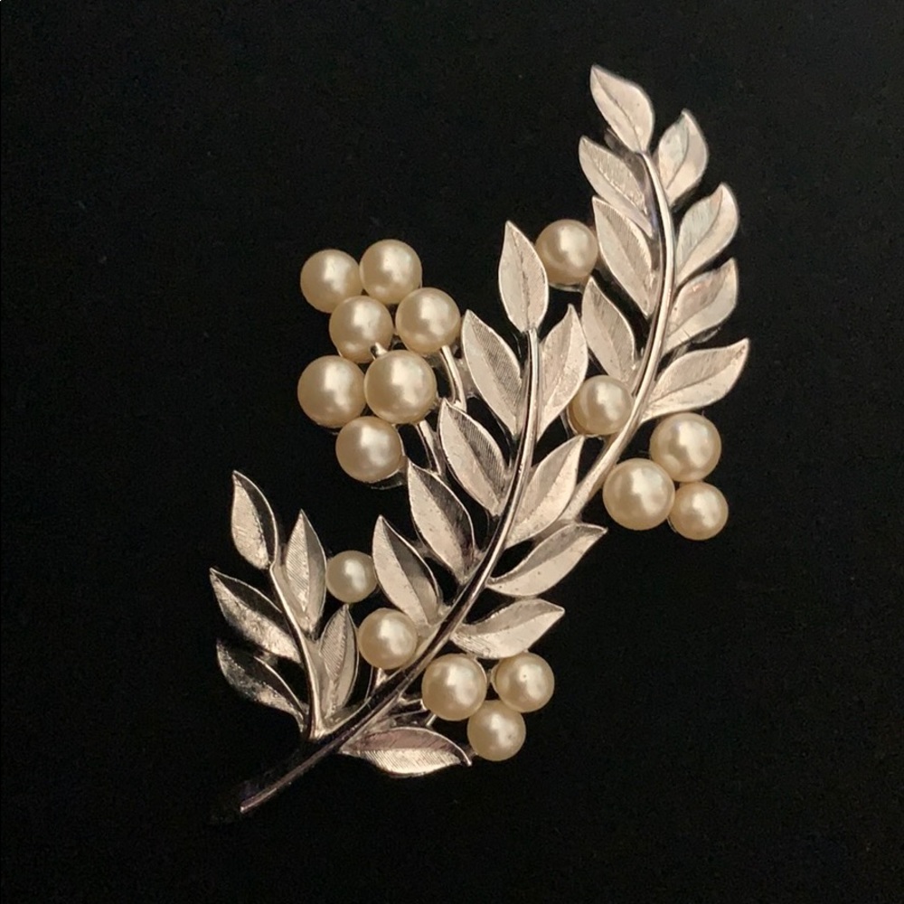Mid Century Vintage Crown Trifari brooch